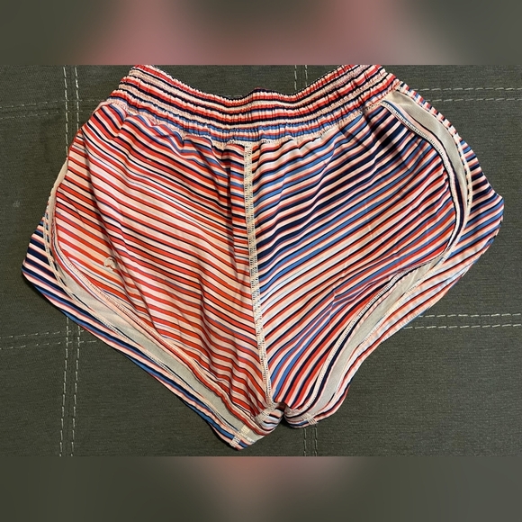 Lululemon womens pink blue red striped running shorts size 4 - Picture 2 of 4